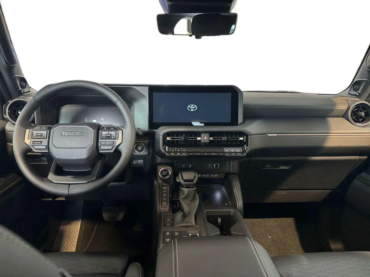Toyota Land Cruiser nuova a Lecco (8)