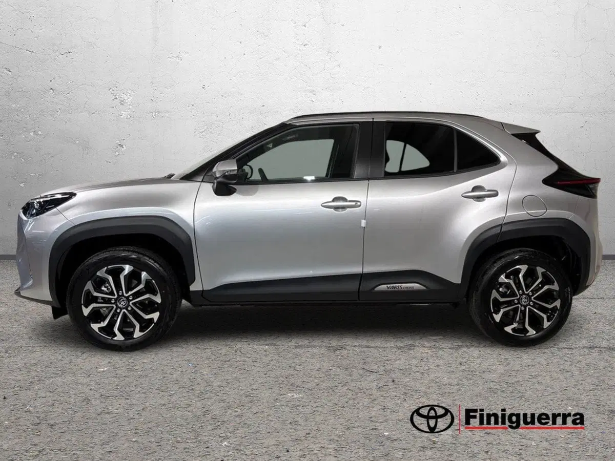 Toyota Yaris Cross nuova a Lecco (6)
