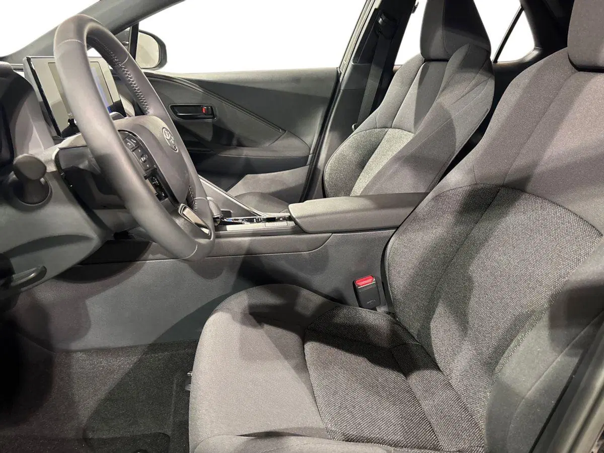 Toyota Toyota C-HR nuova a Lecco (10)