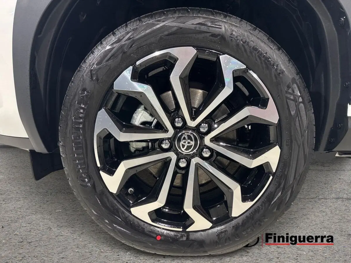 Toyota Yaris Cross nuova a Lecco (7)
