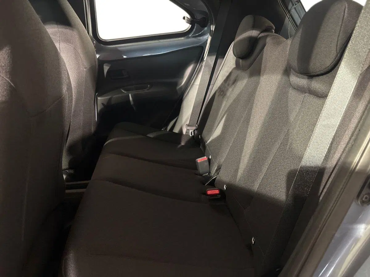 Toyota Aygo X nuova a Lecco (11)