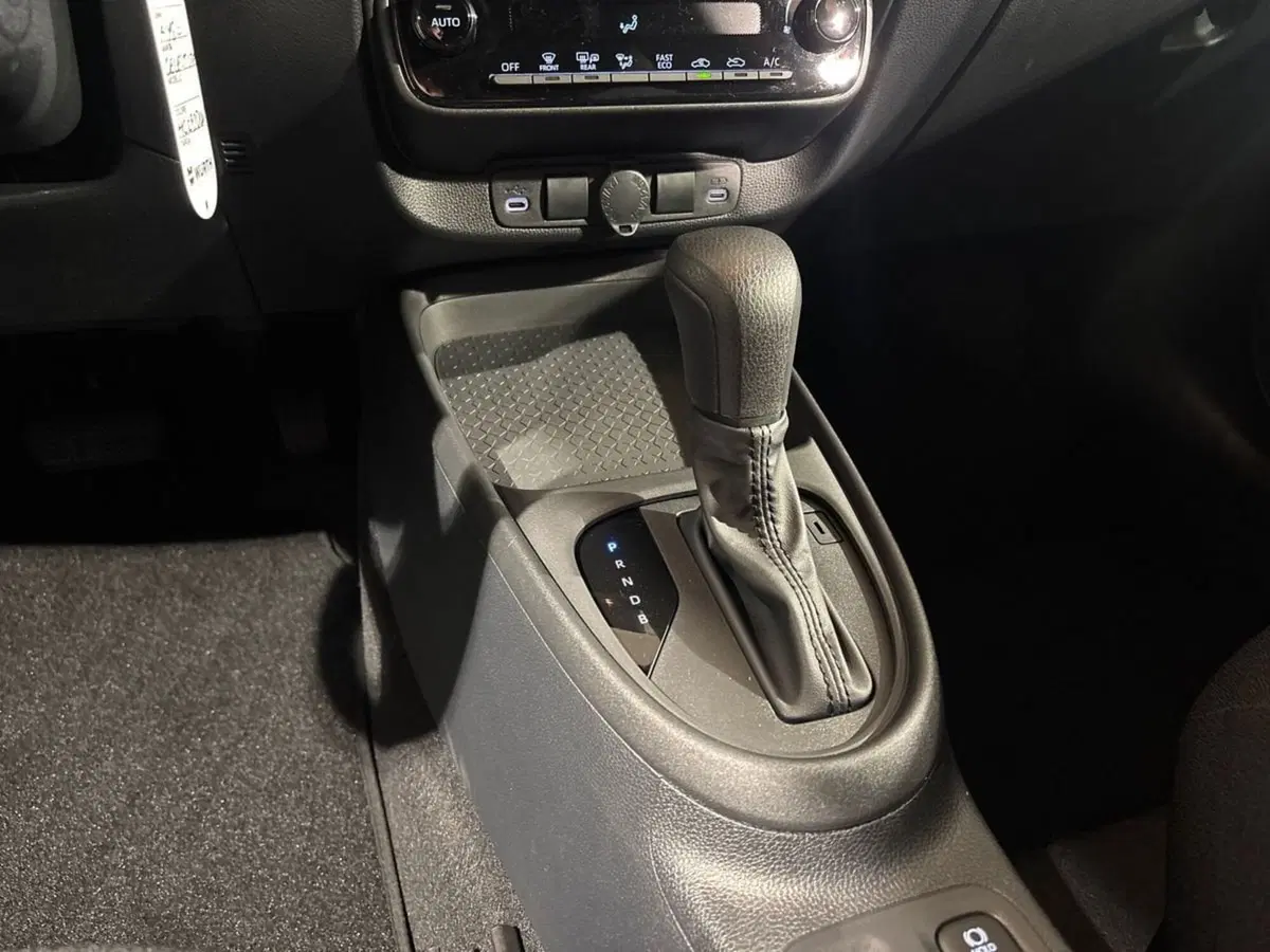Toyota Aygo X nuova a Lecco (13)