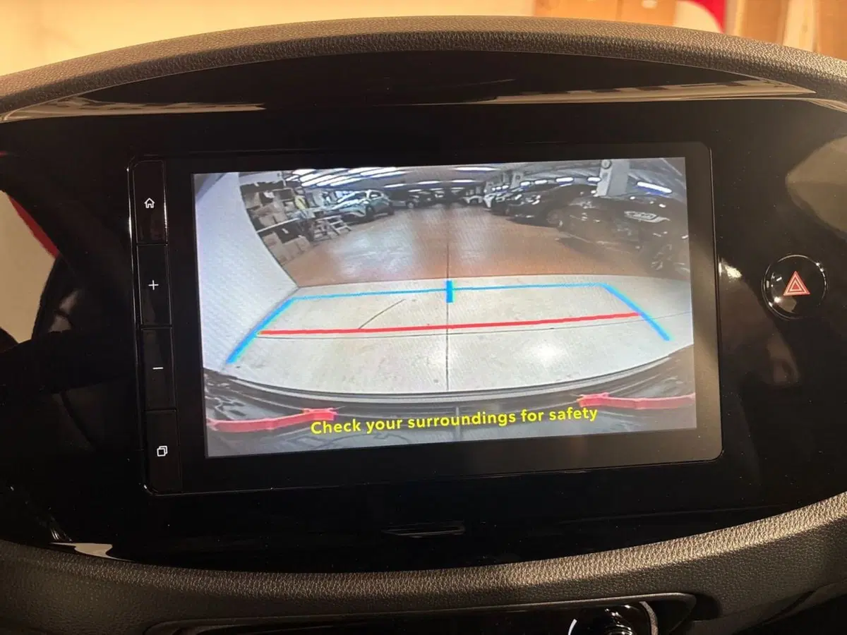 Toyota Aygo X nuova a Lecco (14)