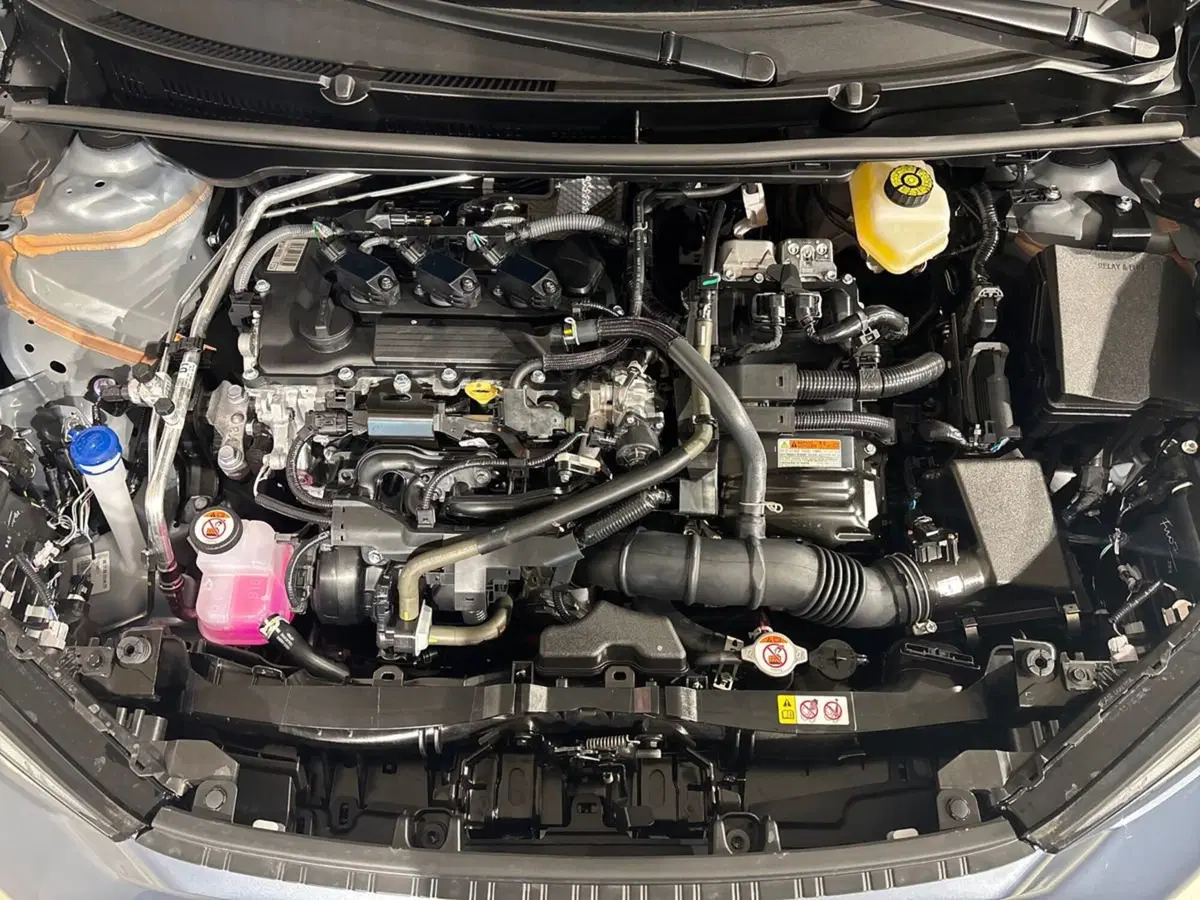 Toyota Aygo X nuova a Lecco (15)