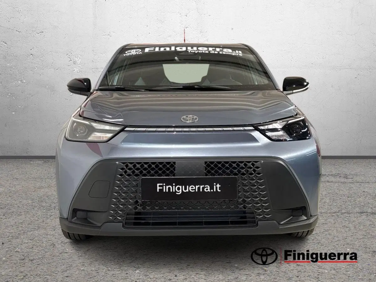 Toyota Aygo X nuova a Lecco (2)