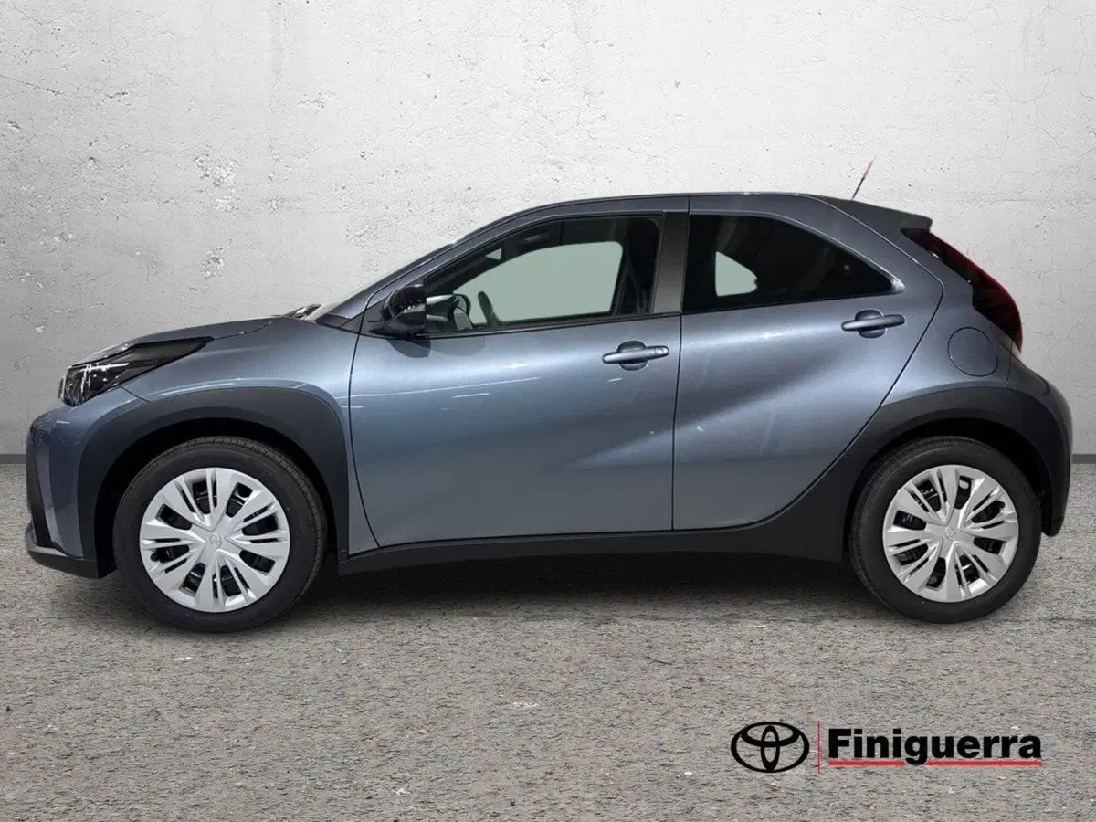 Toyota Aygo X nuova a Lecco (6)