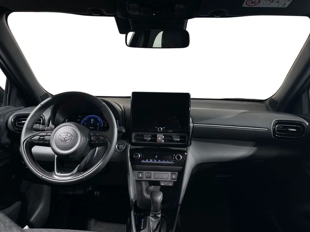 Toyota Yaris Cross nuova a Lecco (8)