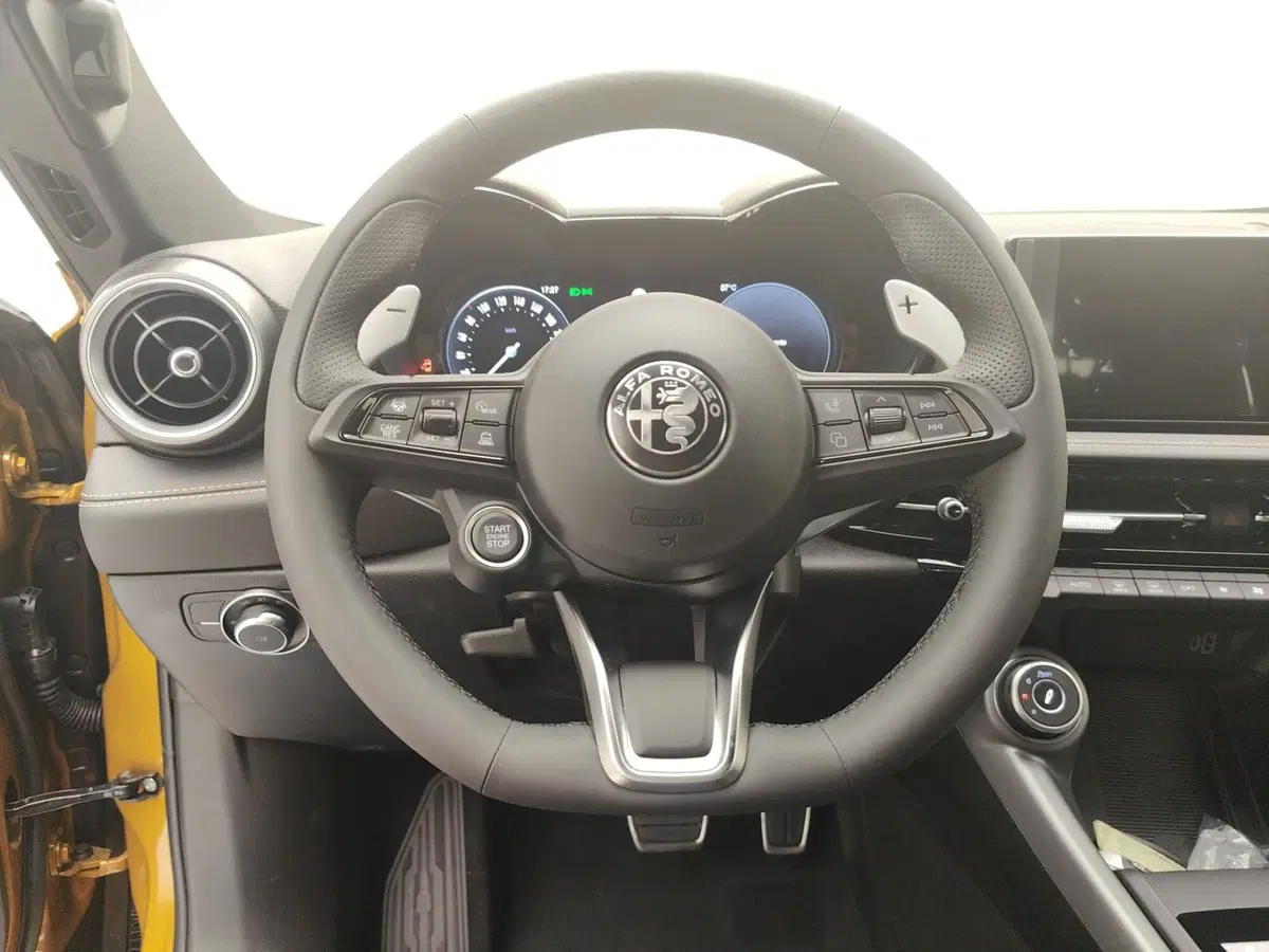 Alfa Romeo Tonale nuova a Como (16)