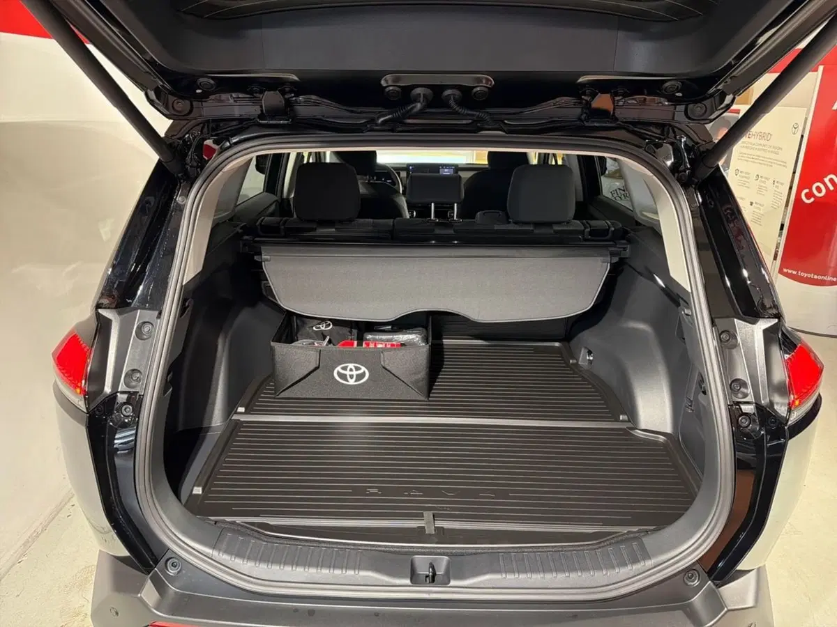 Toyota Rav4 nuova a Lecco (12)