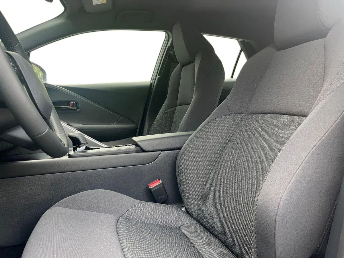 Toyota Toyota C-HR nuova a Lecco (10)