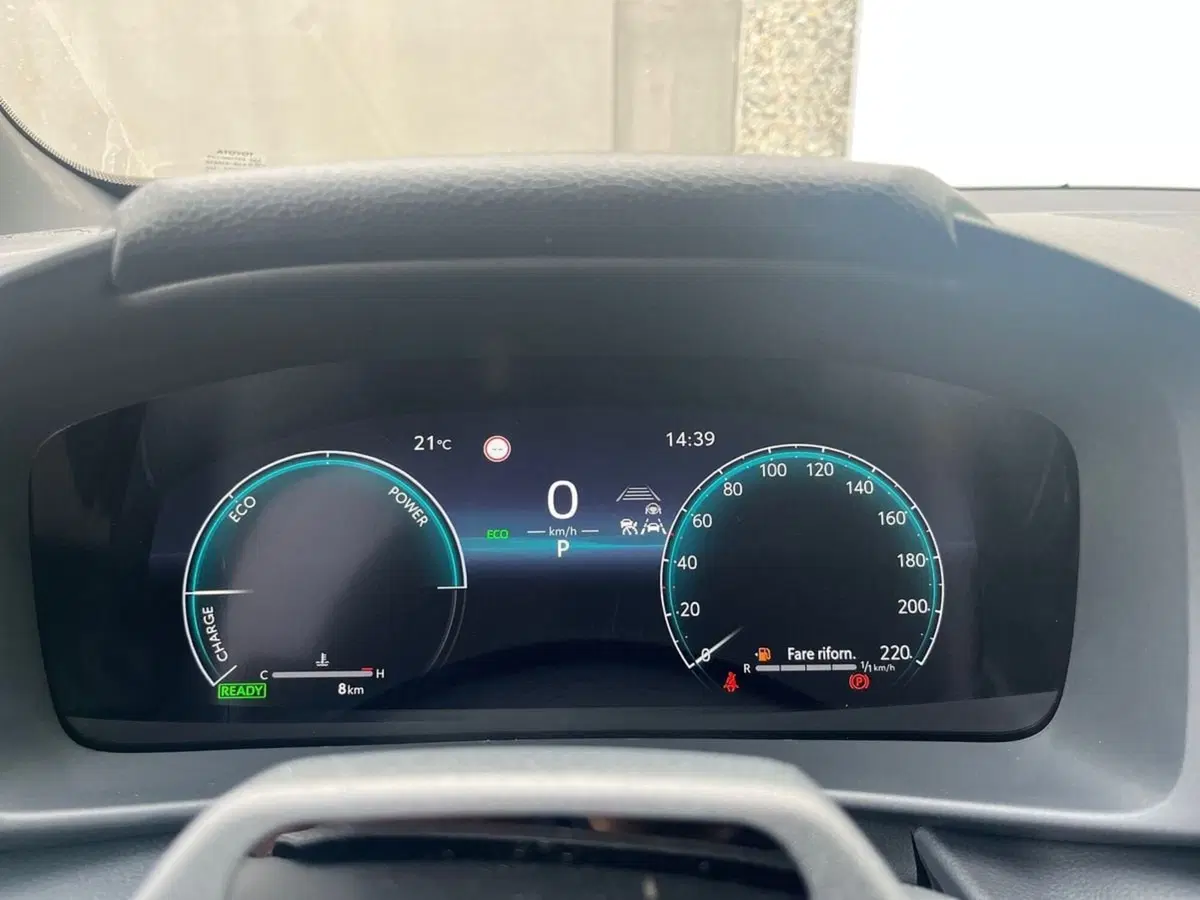 Toyota Toyota C-HR nuova a Lecco (9)