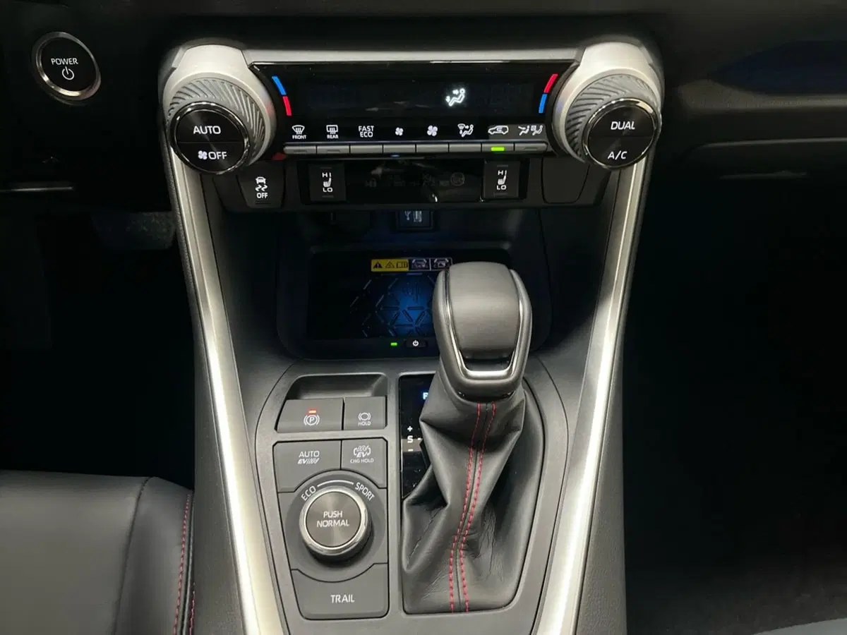 Toyota Rav4 nuova a Lecco (11)