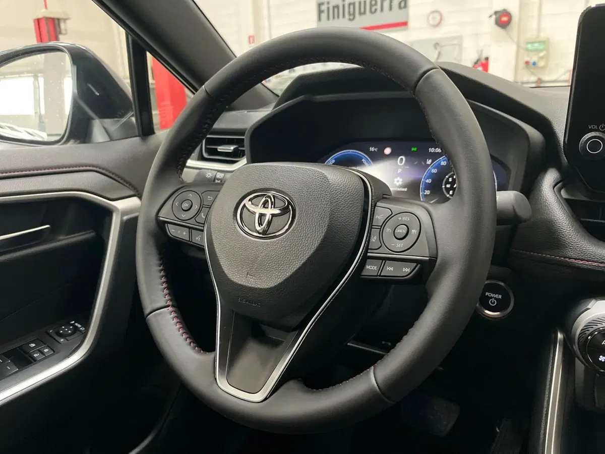 Toyota Rav4 nuova a Lecco (12)