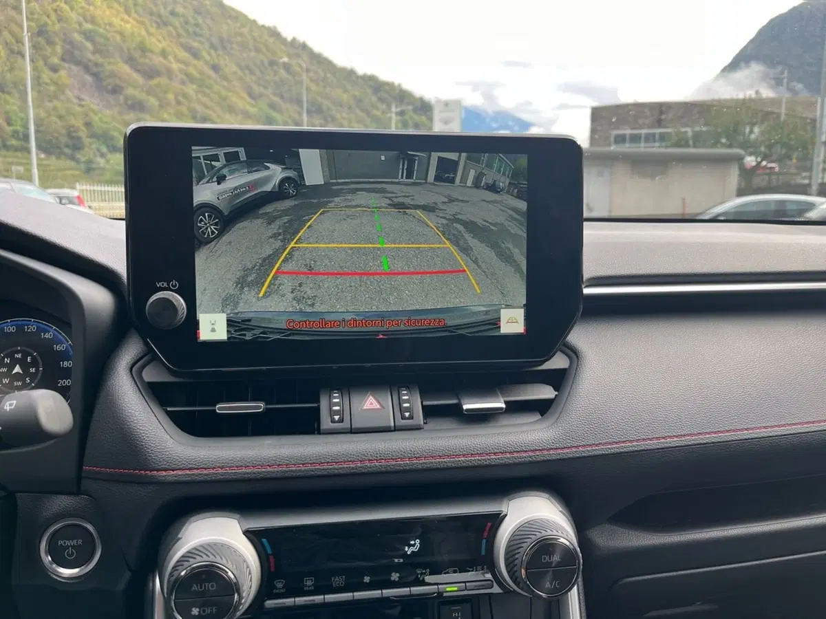 Toyota Rav4 nuova a Lecco (13)