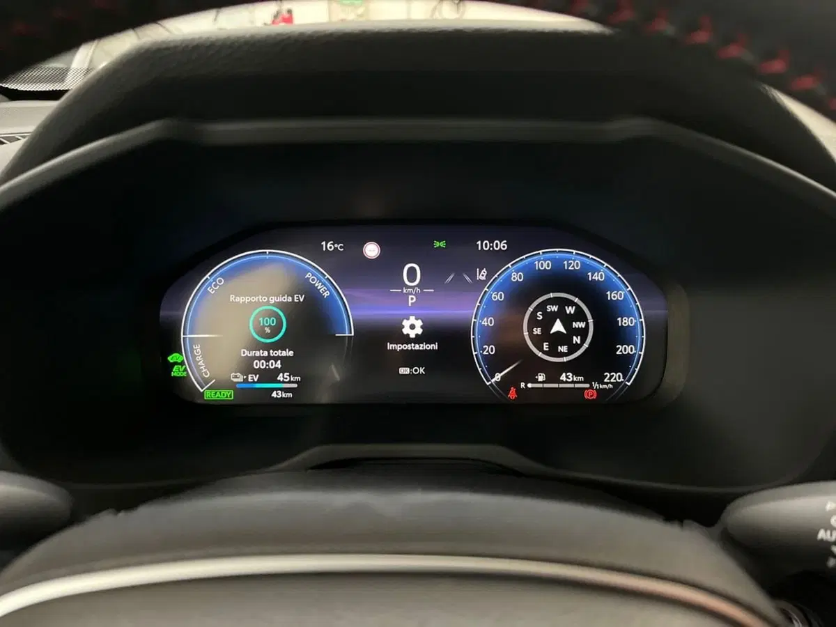 Toyota Rav4 nuova a Lecco (8)