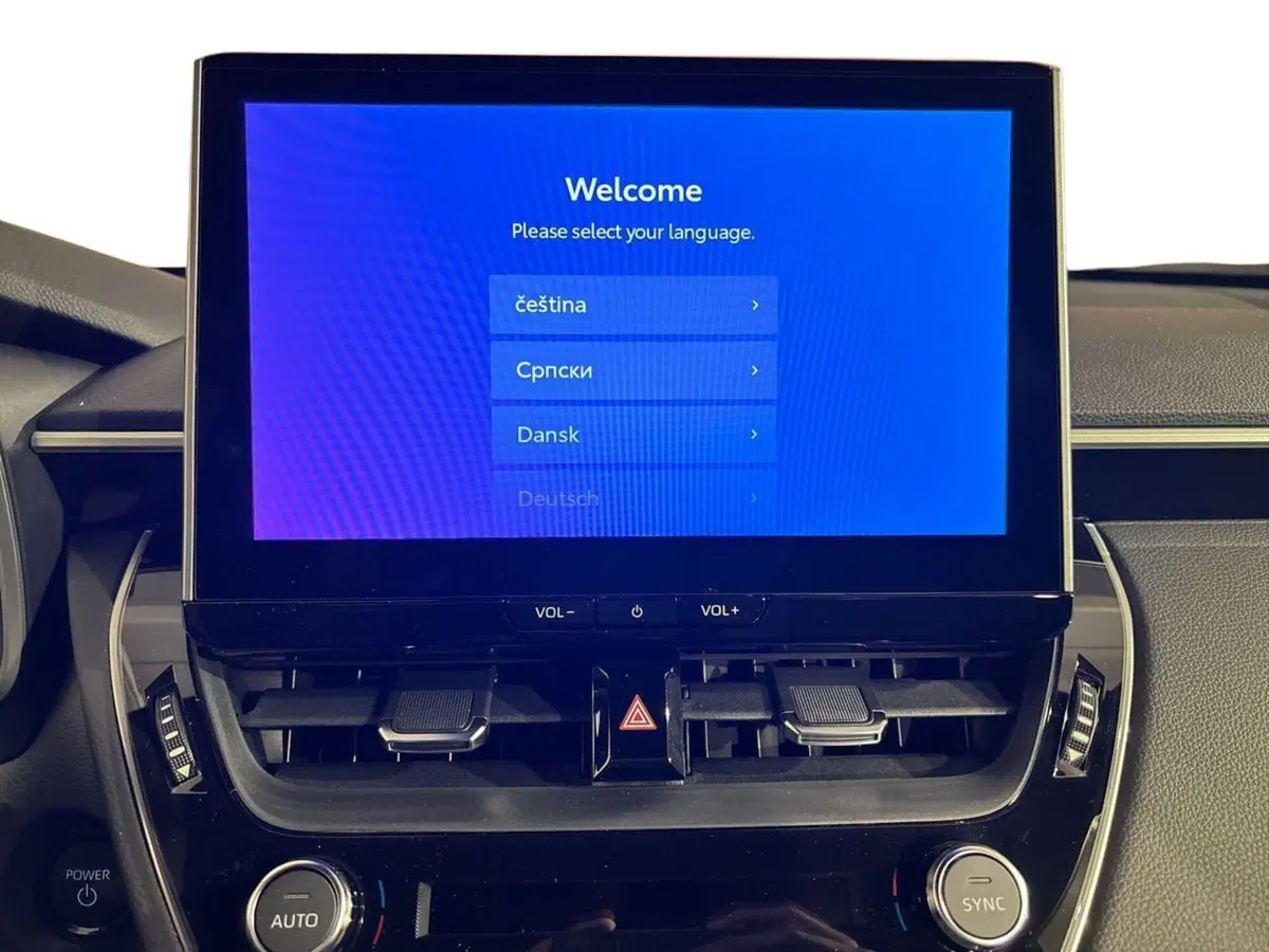 Toyota Corolla Cross Hybrid nuova a Lecco (13)