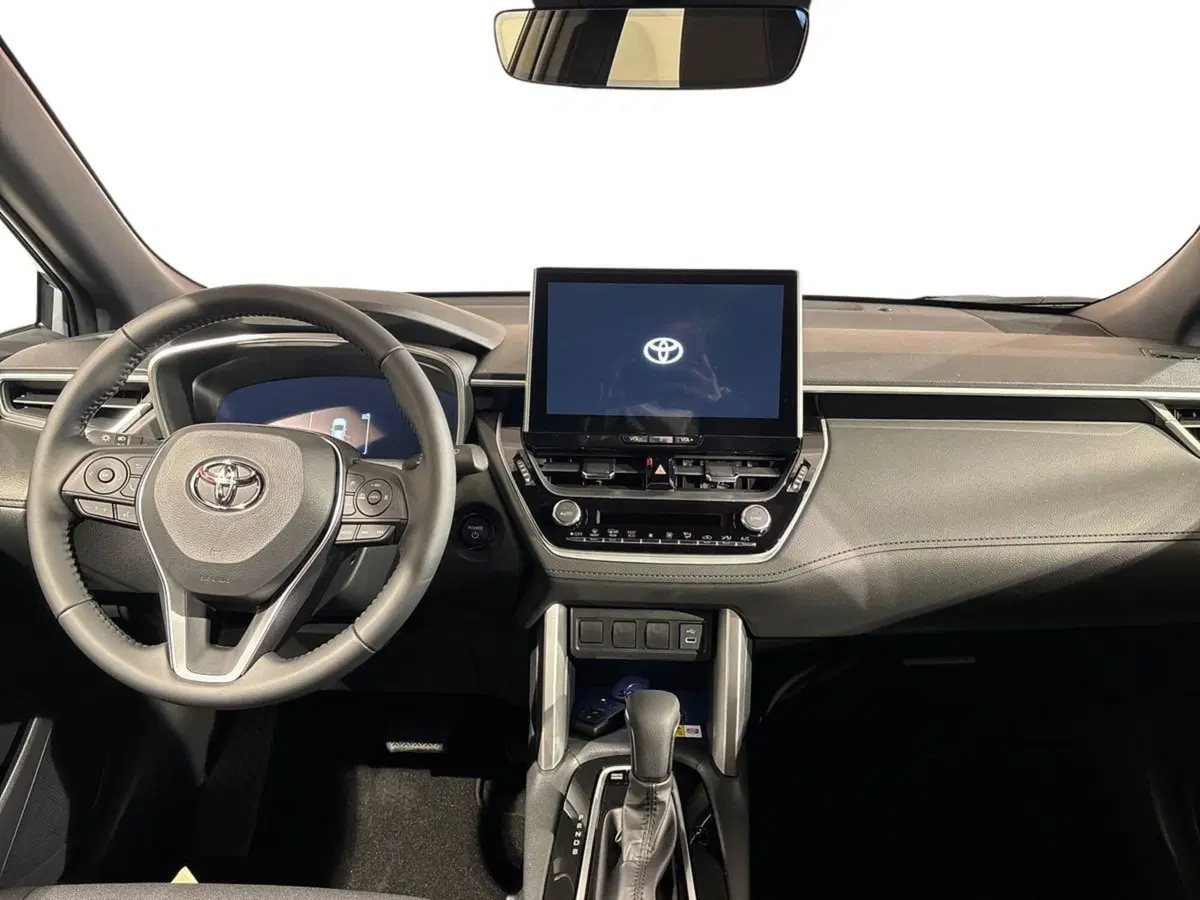 Toyota Corolla Cross Hybrid nuova a Lecco (8)