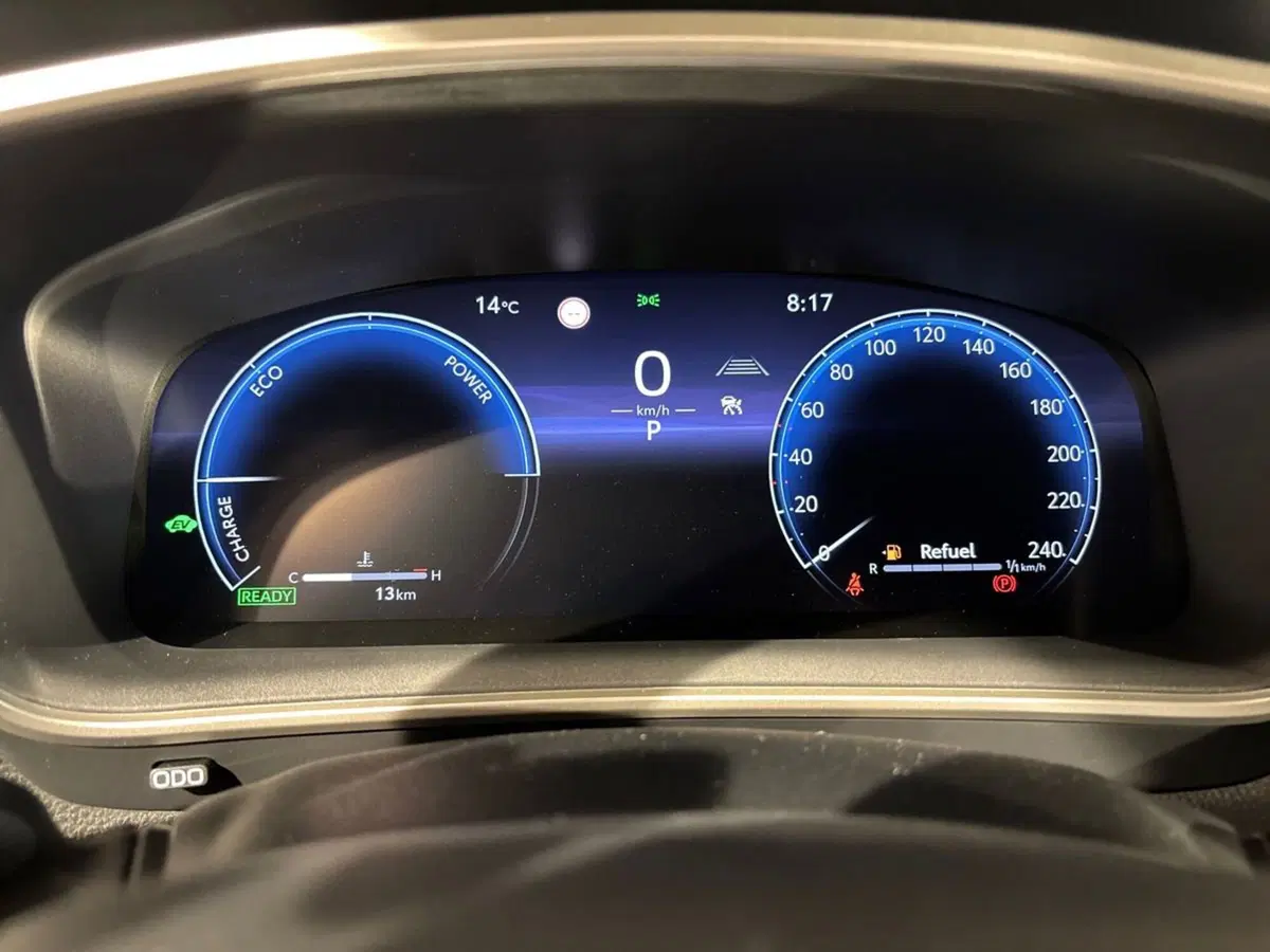Toyota Corolla Cross Hybrid nuova a Lecco (9)