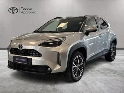 Toyota Yaris Cross 1.5 Hybrid 5p. E-CVT Lounge del 2023 usata a Prato