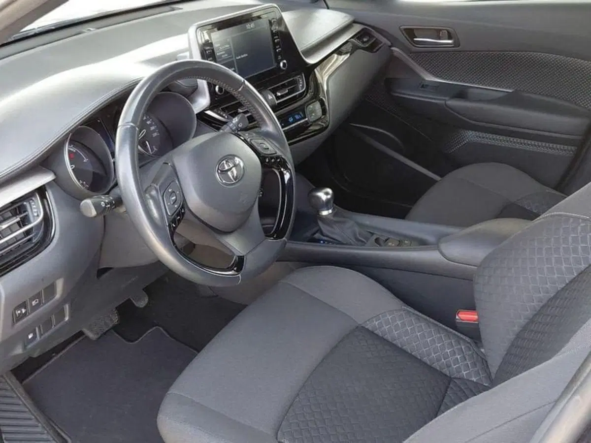 Toyota Toyota C-HR usata a Cagliari (6)