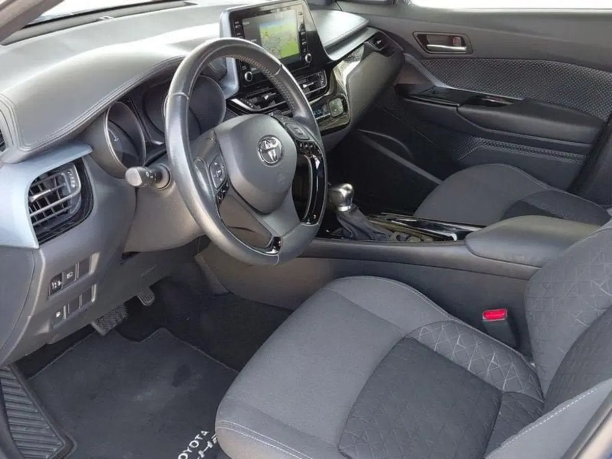 Toyota Toyota C-HR usata a Cagliari (7)