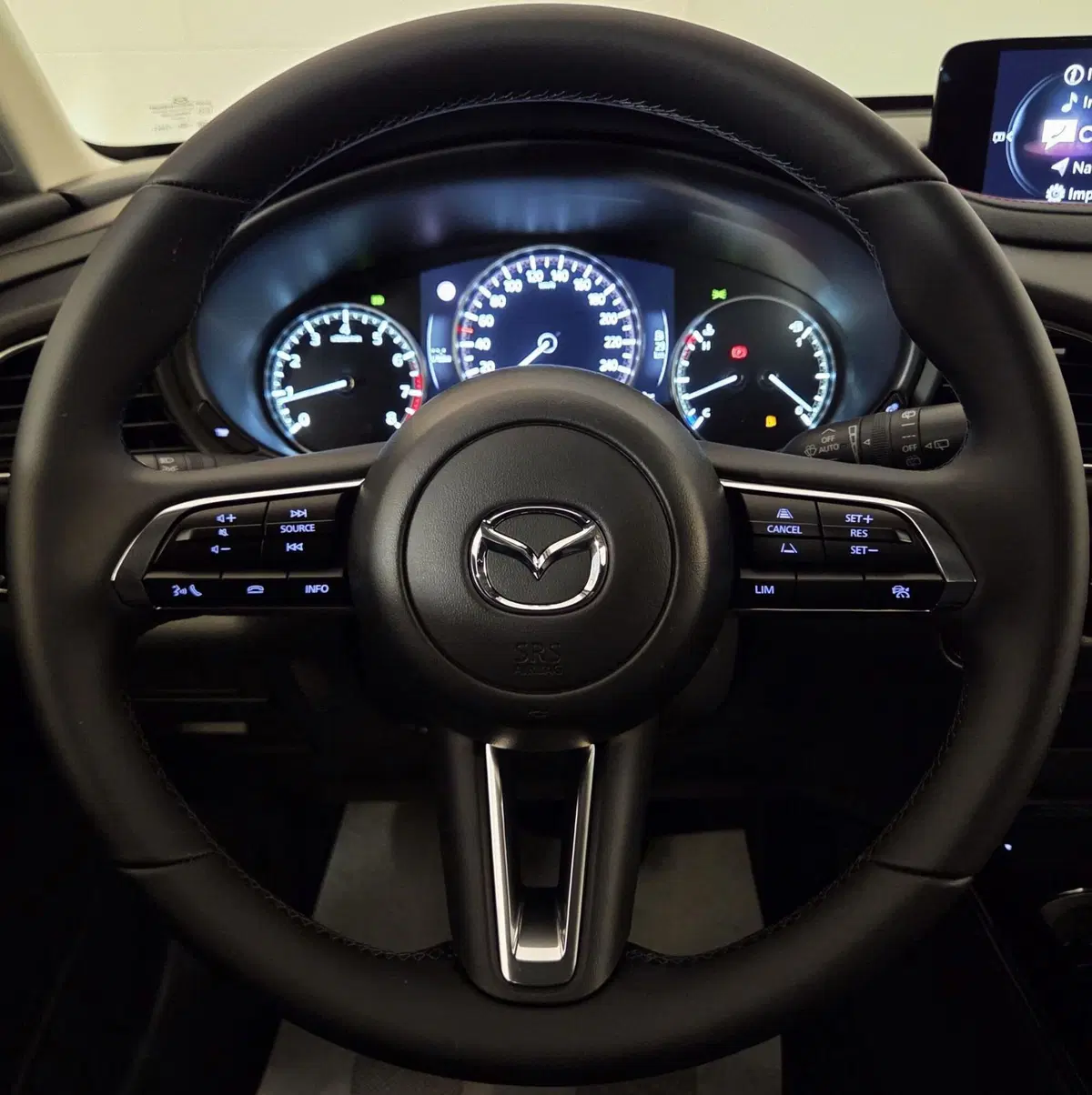 Mazda CX-30 nuova a Pavia (10)
