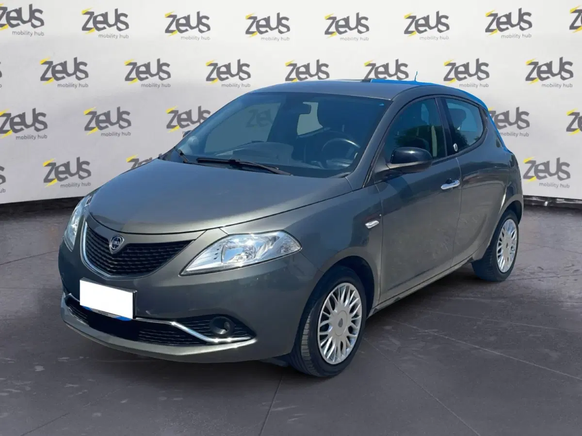 Lancia Ypsilon usata a Ravenna