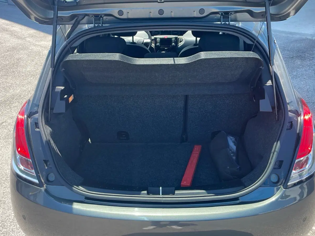 Lancia Ypsilon usata a Ravenna (16)