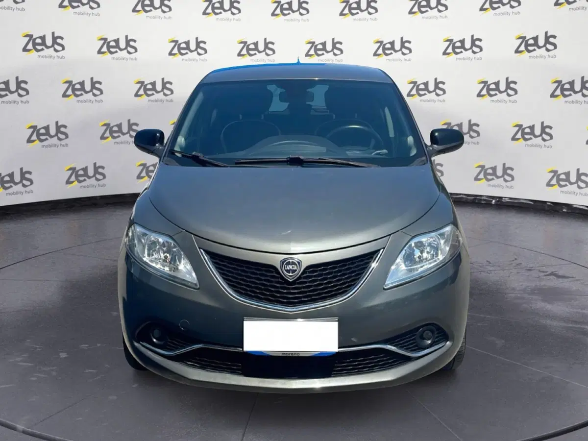 Lancia Ypsilon usata a Ravenna (2)