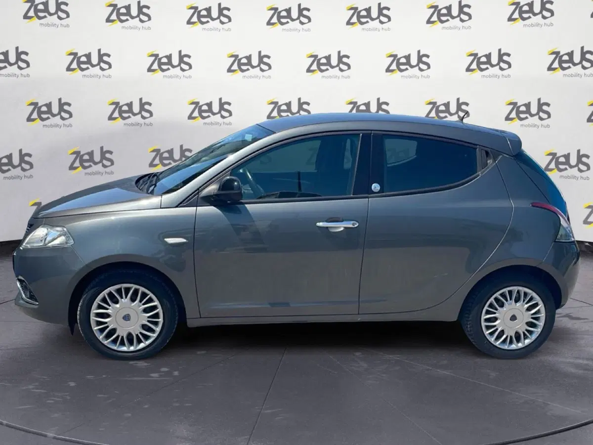 Lancia Ypsilon usata a Ravenna (3)