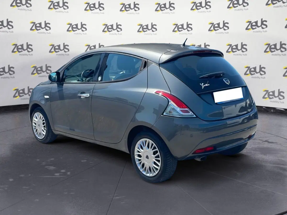Lancia Ypsilon usata a Ravenna (4)