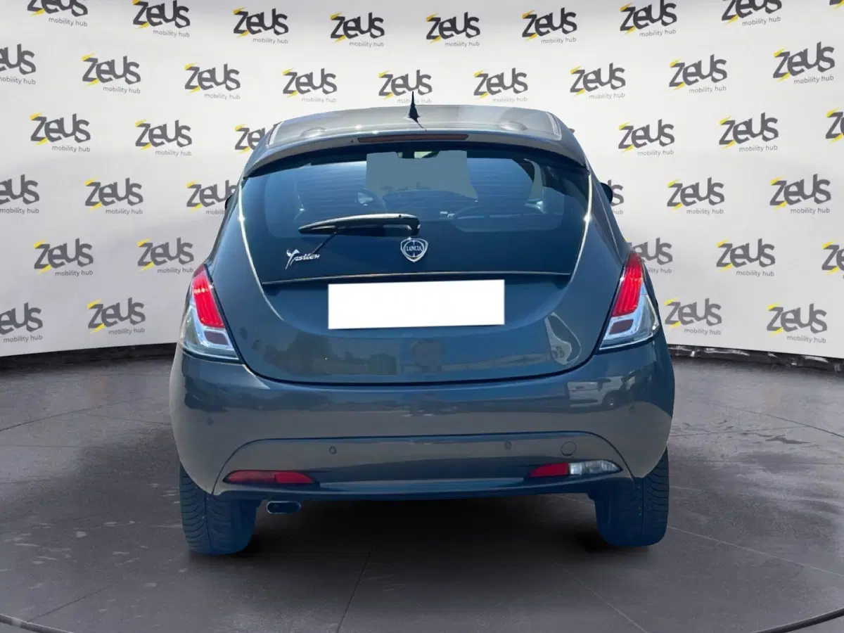 Lancia Ypsilon usata a Ravenna (5)
