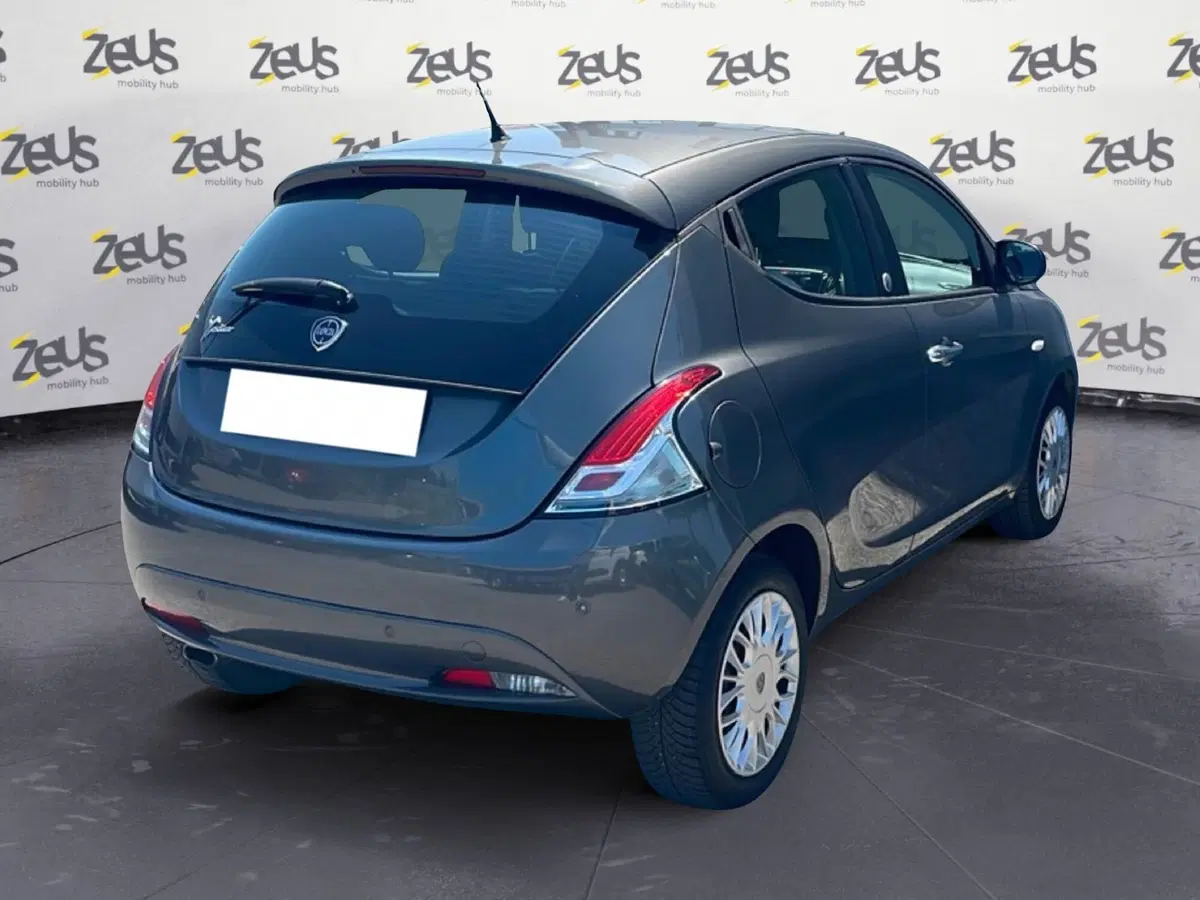 Lancia Ypsilon usata a Ravenna (6)