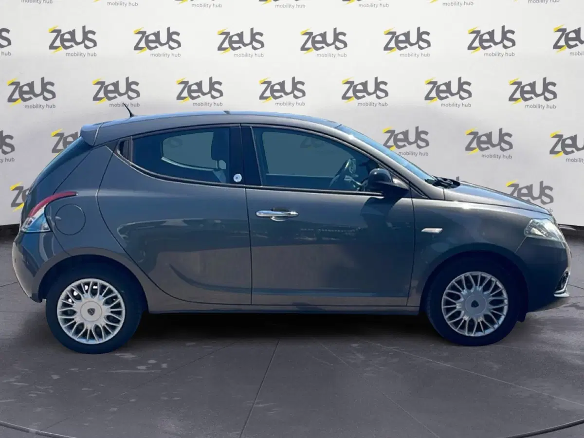 Lancia Ypsilon usata a Ravenna (7)