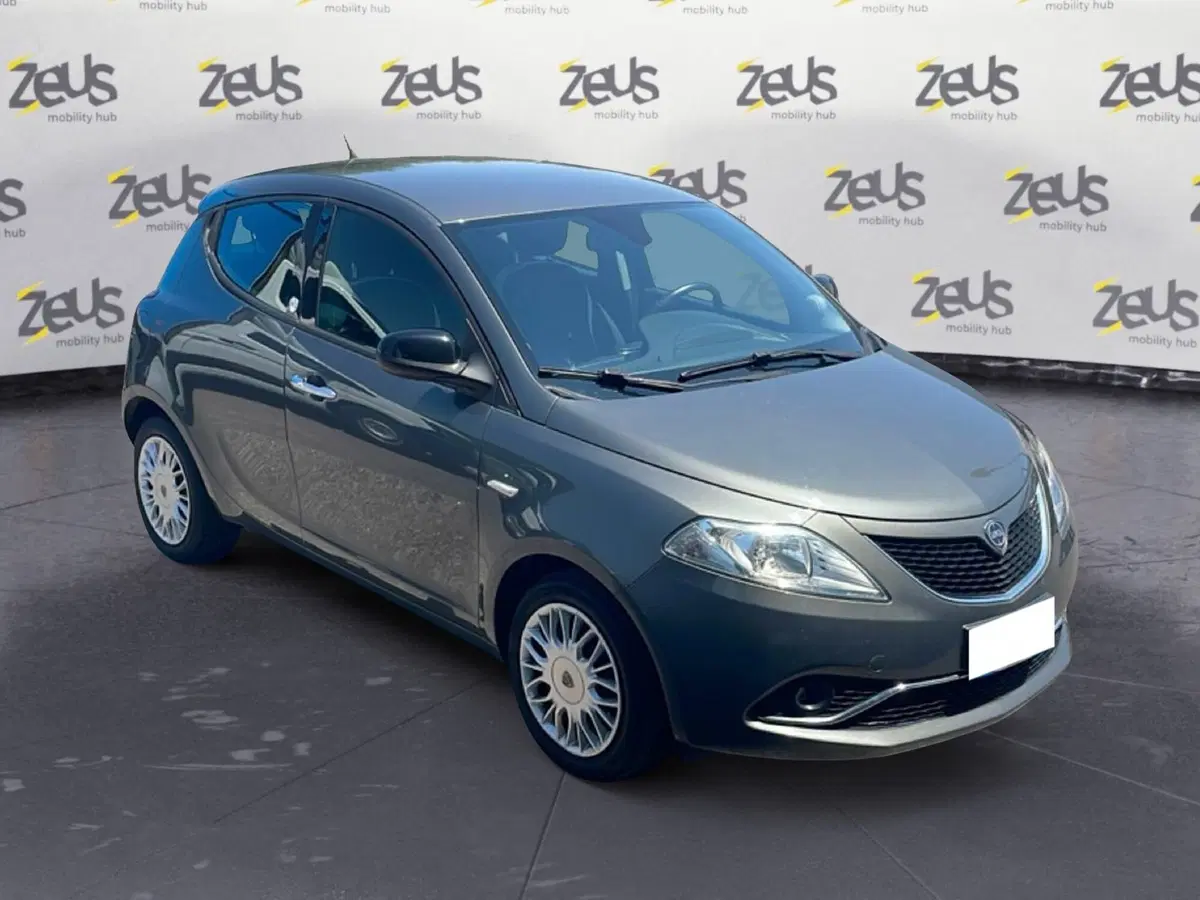Lancia Ypsilon usata a Ravenna (8)