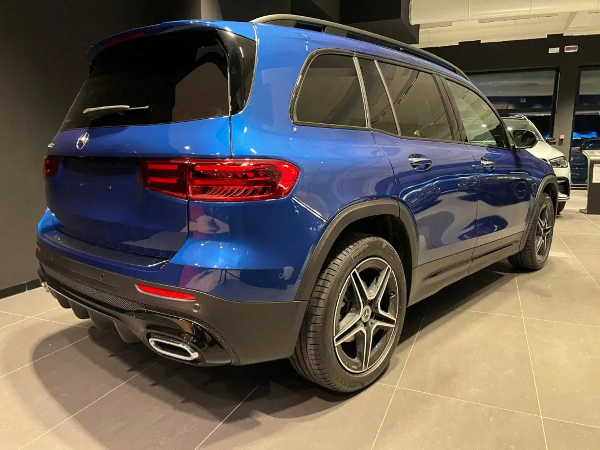 Mercedes-Benz GLB nuova a Pisa (4)
