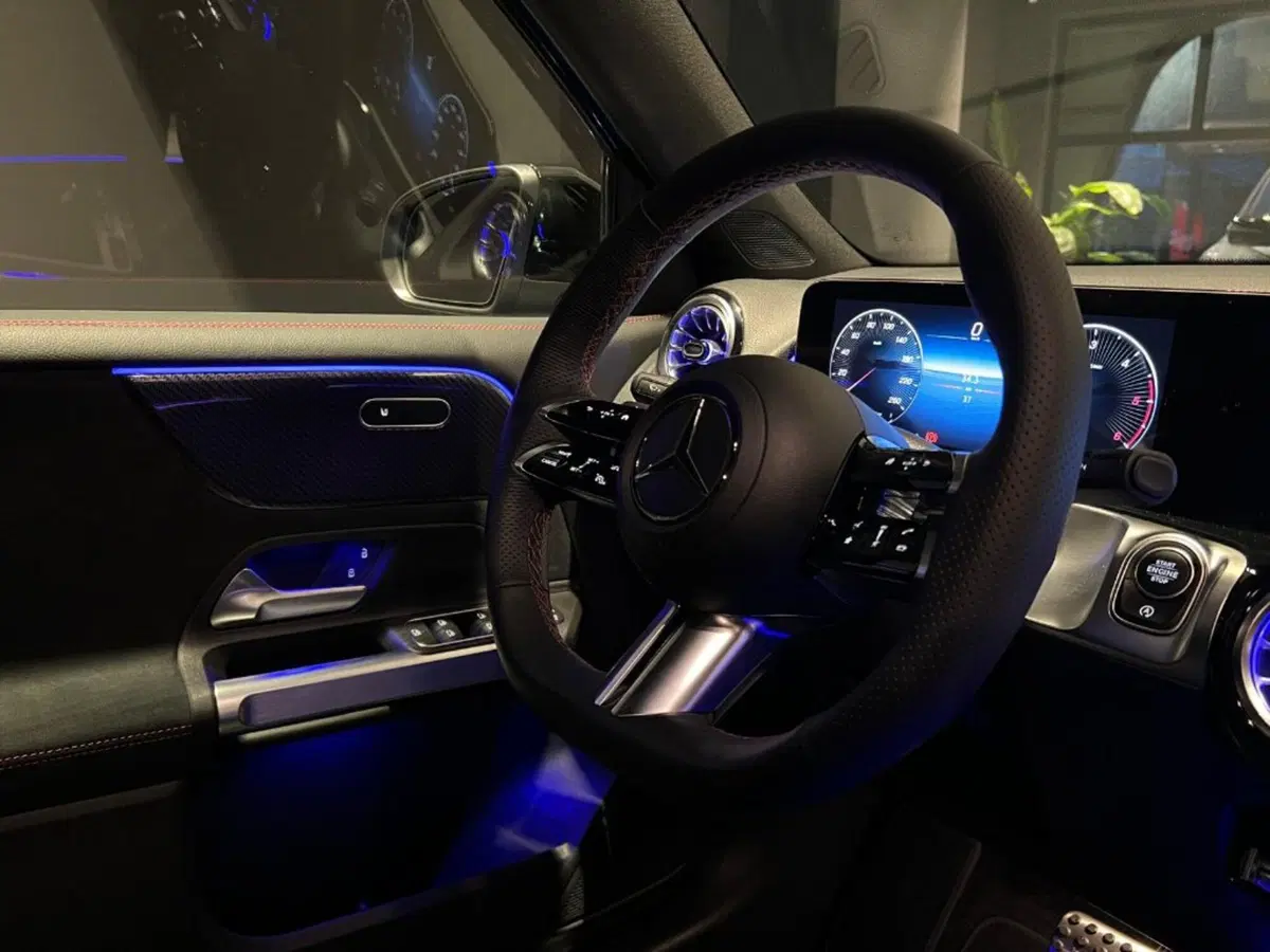 Mercedes-Benz GLB nuova a Pisa (6)