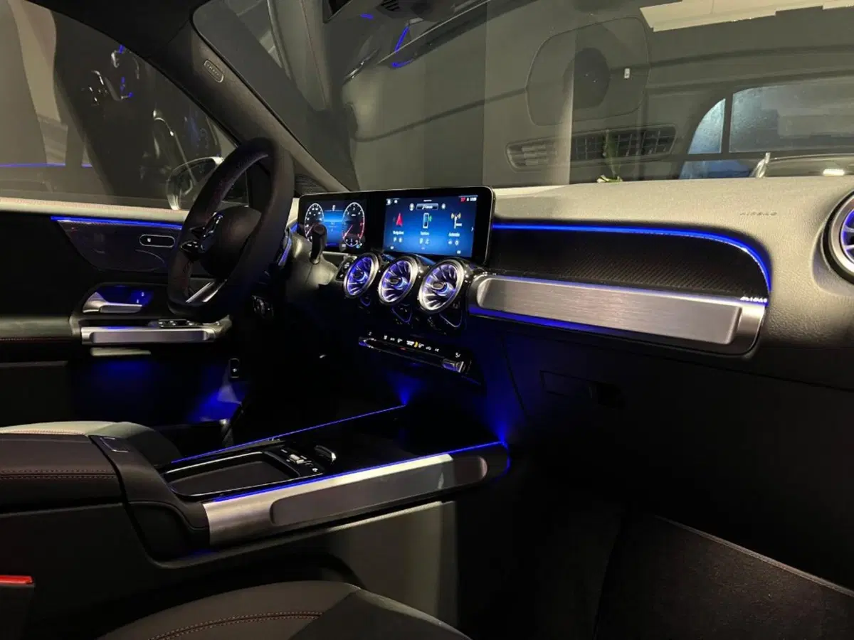 Mercedes-Benz GLB nuova a Pisa (8)