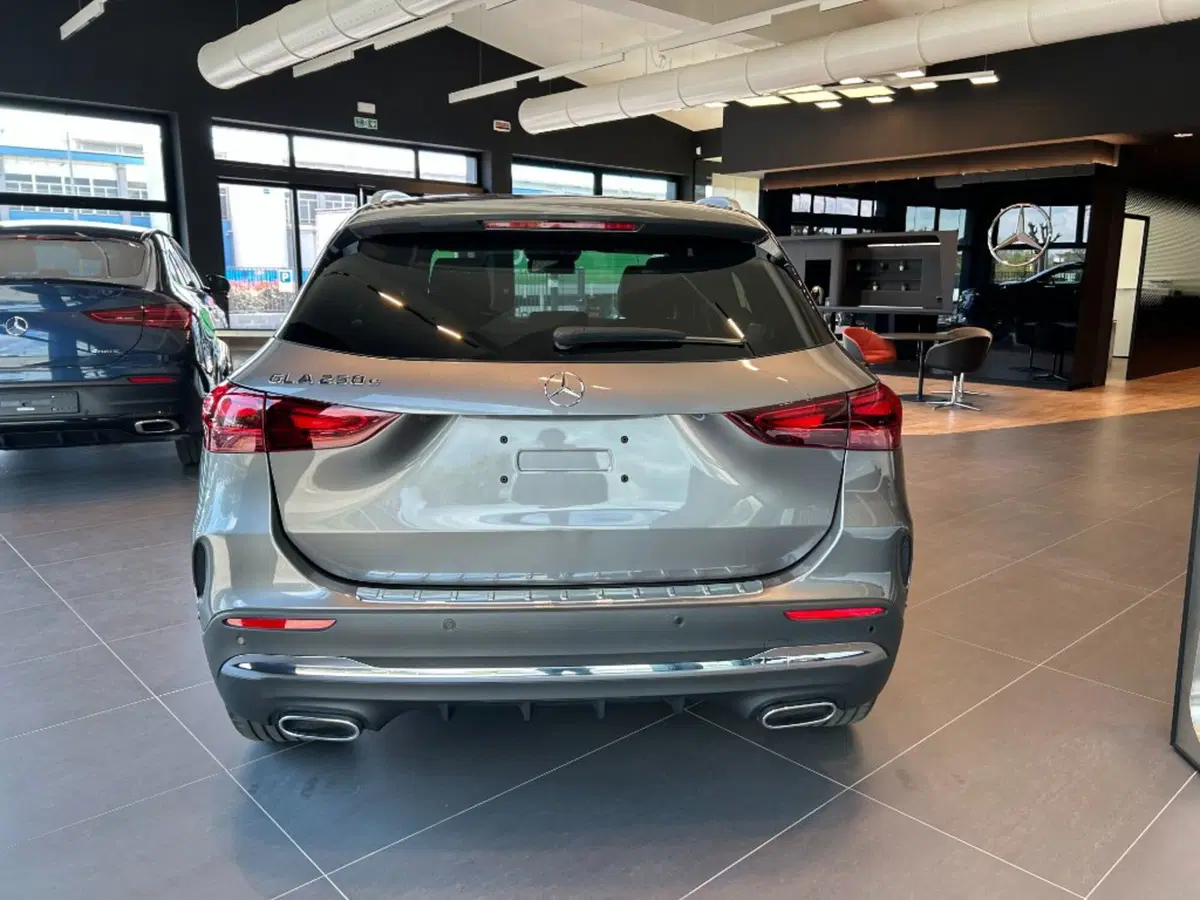 Mercedes-Benz GLA SUV usata a Siena (5)