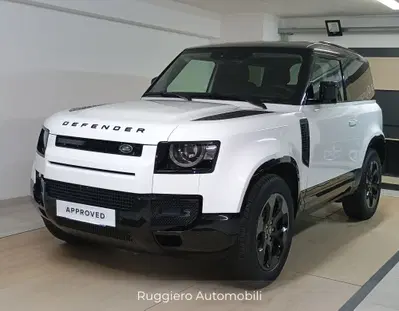 Land Rover Defender 90 3.0d i6 mhev X-Dynamic SE awd 250cv auto del 2025 usata a Catanzaro