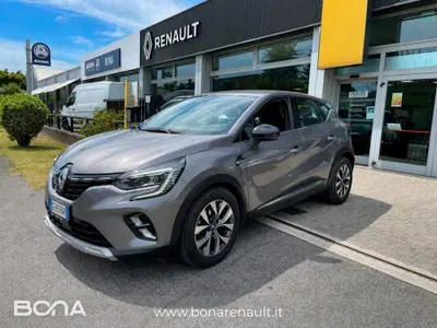 Renault Captur Plug-in Hybrid E-Tech 160 CV Intens del 2021 usata a Lissone