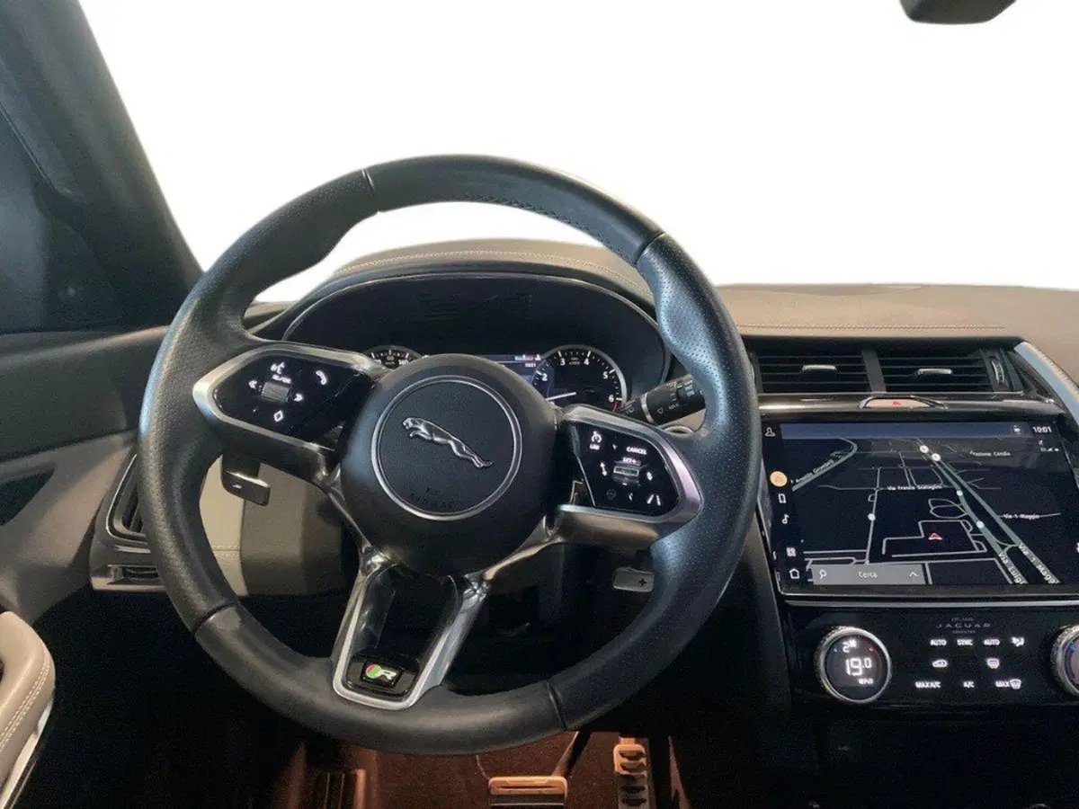 Jaguar E-Pace usata a Macerata (11)