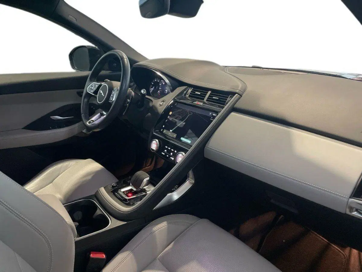 Jaguar E-Pace usata a Macerata (12)