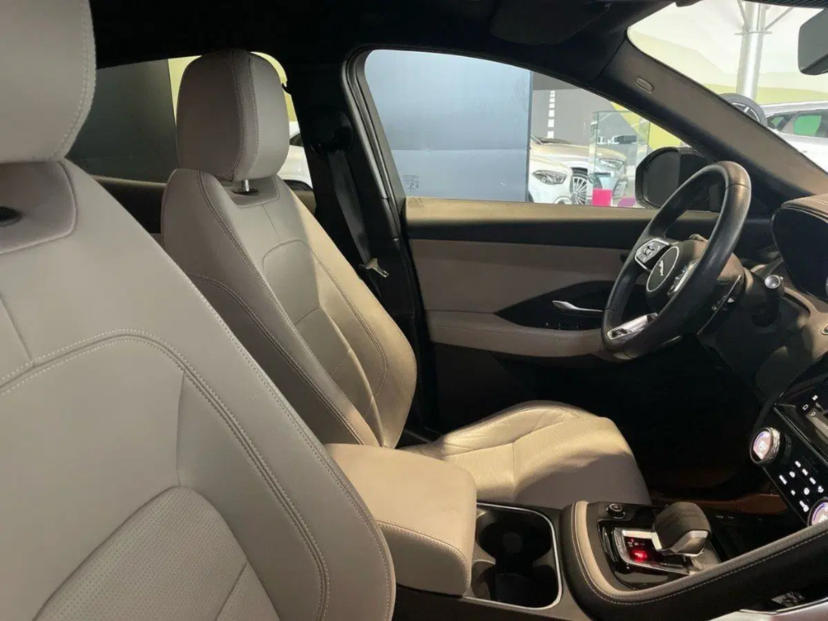 Jaguar E-Pace usata a Macerata (14)