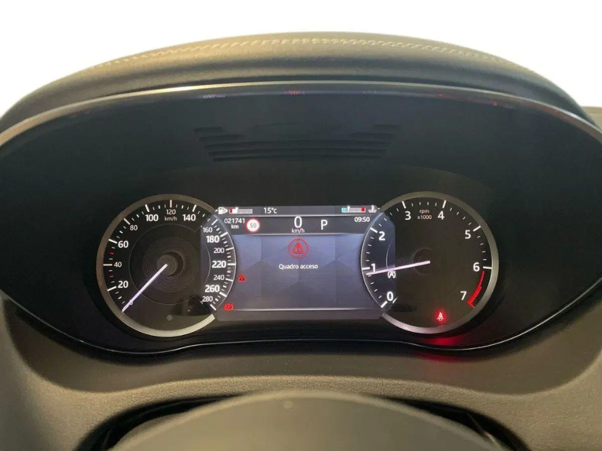 Jaguar E-Pace usata a Macerata (9)