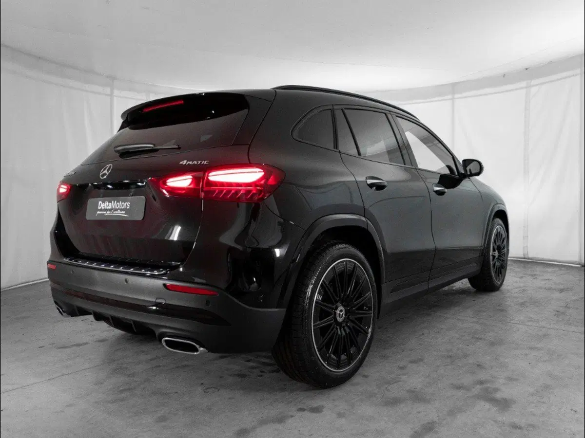 Mercedes-Benz GLA SUV nuova a Macerata (10)