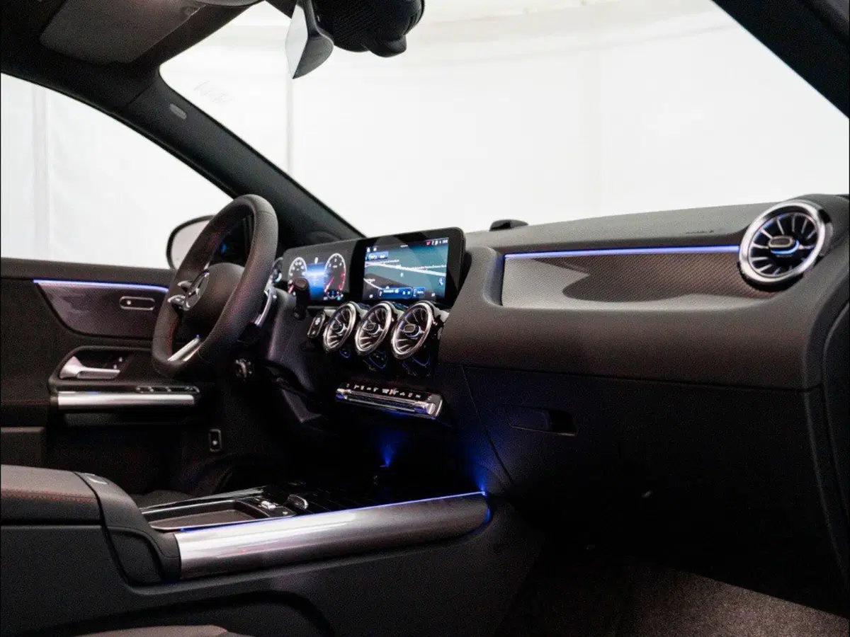 Mercedes-Benz GLA SUV nuova a Macerata (12)