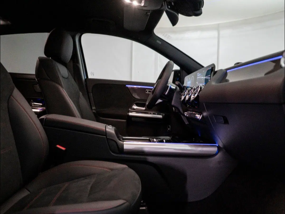 Mercedes-Benz GLA SUV nuova a Macerata (13)
