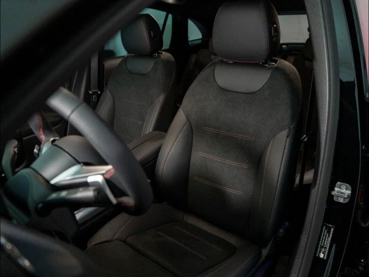 Mercedes-Benz GLA SUV nuova a Macerata (14)