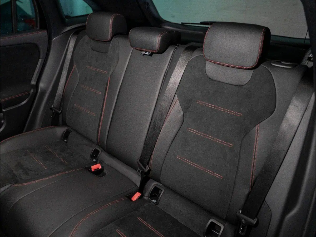 Mercedes-Benz GLA SUV nuova a Macerata (15)